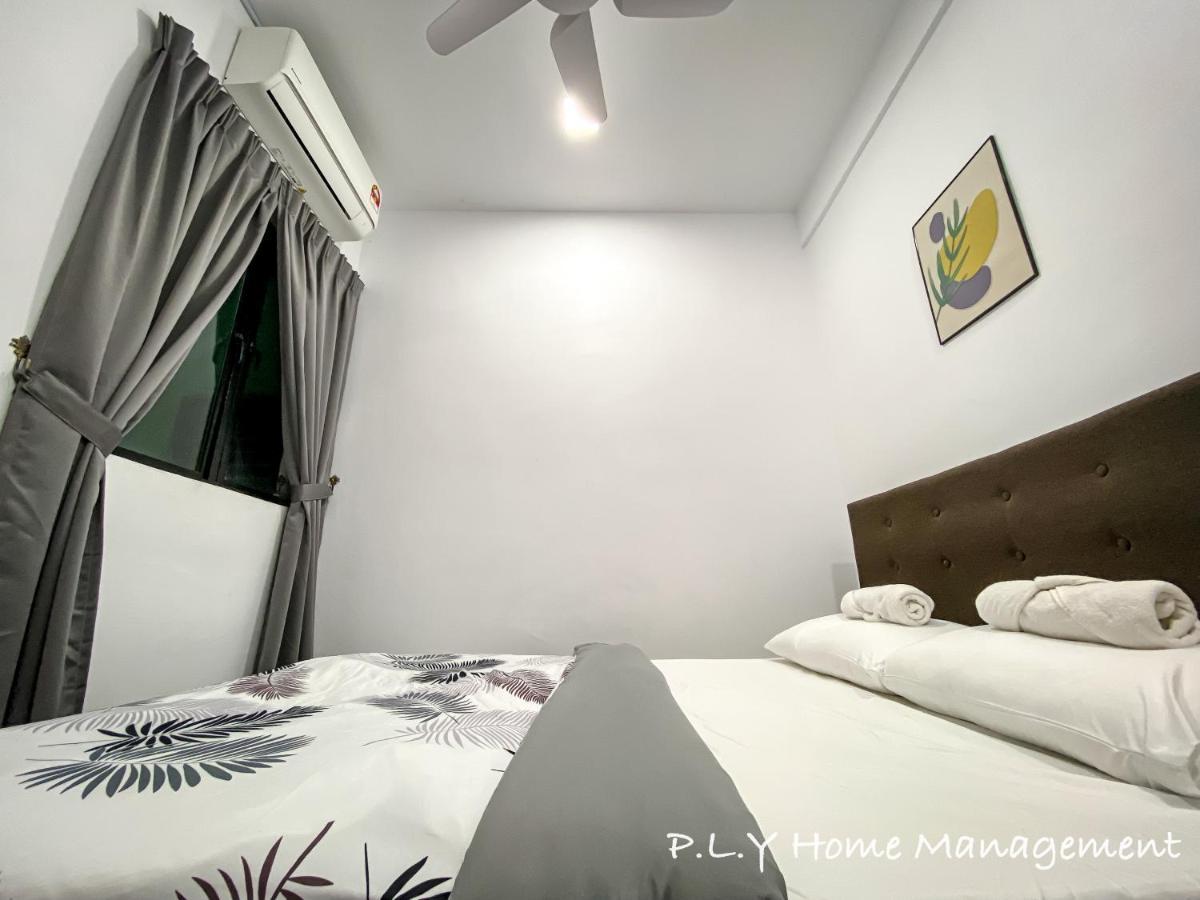 Manhattan Groundfloor Poolside Free Netflix&carpark Apartment