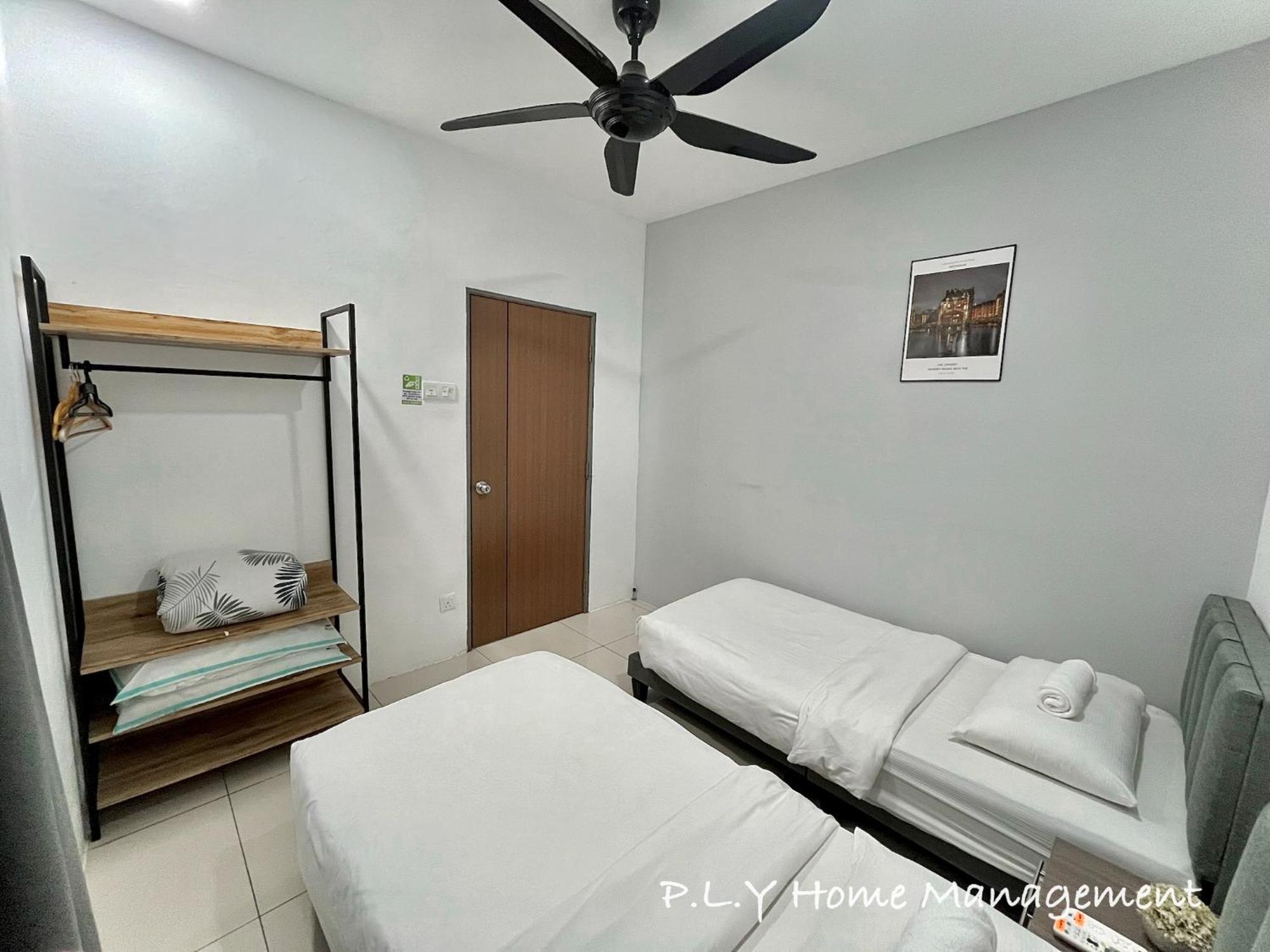 Manhattan Groundfloor Poolside Free Netflix&carpark Apartment *